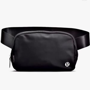 Lululemon Everywhere Black Belt Bag 1L